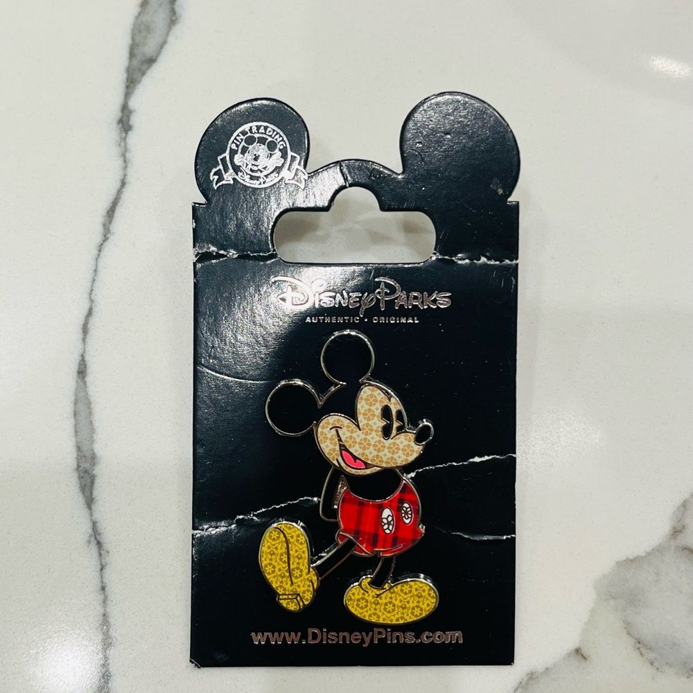 New Disney Disneyland Paris Mickey Mouse Pin Retro Classic